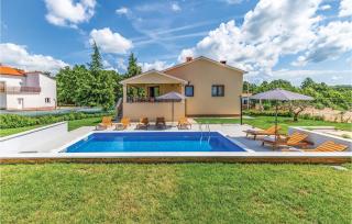 Four-Bedroom Holiday Home In Pazin - 5