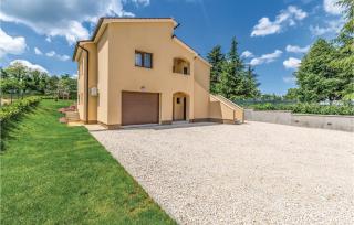 Four-Bedroom Holiday Home In Pazin - 1