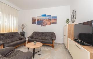 Three-Bedroom Holiday Home In Vodice - Vodice - 3