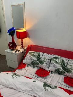 Three double Bedrooms with share bathroom at La Belle Meuniere Leicester - 5