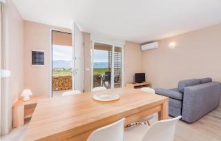 2 Bedroom Amazing Apartment In Povljana - Povljana - 8