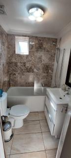 Two Bedroom Flat St Andrews Road - London - 7