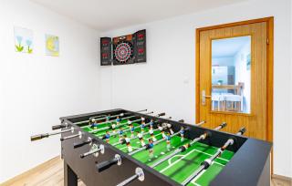 Awesome Home In Prigradica With Jacuzzi - Prigradica - 3