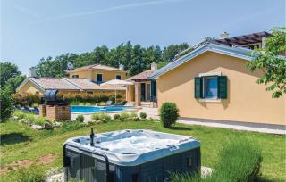 Gorgeous Home In Rezanci With Jacuzzi - Režanci - 5