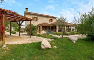 Cozy Home In Kras With Wifi - 8