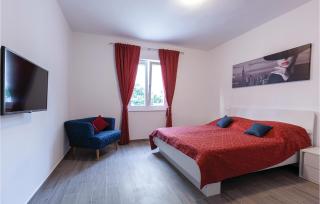 Nine-Bedroom Holiday Home In Arbanija - Trogir - 6