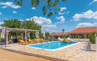 Nice Home In Unesic With Wifi - Unešić - 0