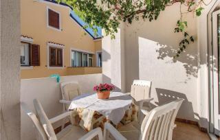 2 Bedroom Nice Apartment In Mali Losinj - Mali Lošinj - 4