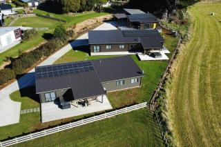 Sleeps 36 people - 3 spas - 3 homes - Ohakune - 8
