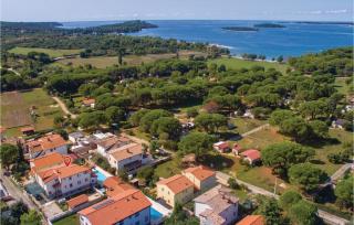 Cozy Home In Valbandon With Jacuzzi - Štinjan - 3
