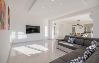 Stunning Home In Ivanbegovina With Wifi - Ivanbegovina - 4
