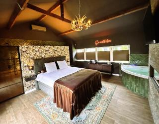 Wellness Tuin - Ultieme Partner Beleving - St Hubertus Suite met Indoor Jacuzzi, Openhaard, Privé Hottub en Privé Sauna in Jachthut stijl - Gratis Fles Prosecco & Leuke Partner connect box ! - 9