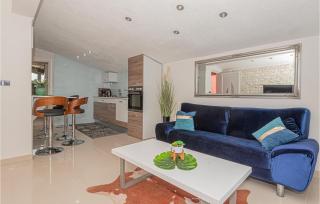 Lovely Home In Vodice With Jacuzzi - Vodice - 8