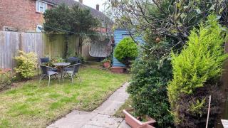 Warm and Homely 4 Bed house w big Garden & Parking - 7