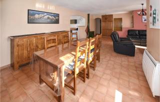 Amazing Home In Mazan With Kitchen - 7