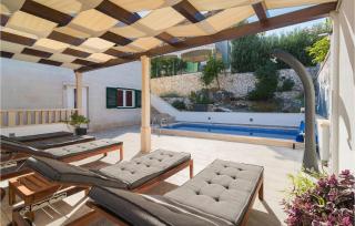 Gorgeous Home In Postira - Postira - 3