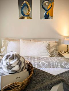 Sun and Moon cozywhite Air Residences Makati - Manila - 5