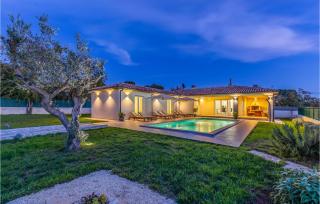 3 Bedroom Awesome Home In Vodnjan - 9