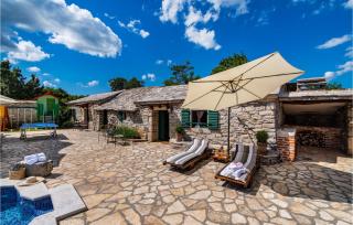 Gorgeous Home In Zelengrad With Kitchen - Zelengrad - 1