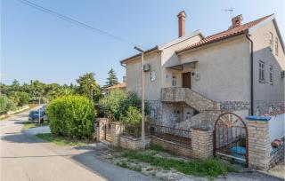 1 Bedroom Amazing Apartment In Funtana - Funtana - 9