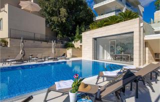 3 Bedroom Beach Front Apartment In Krk - Krk - 4