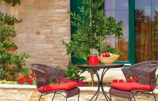Nice Home In Golubovo With Kitchen - Krnjaloža - 2