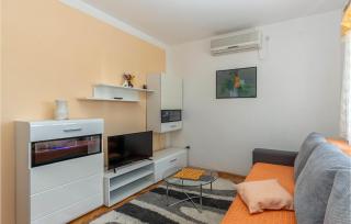 Cozy Apartment In Crikvenica - 1