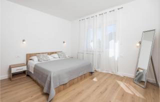 1 Bedroom Stunning Apartment In Kampor - 3