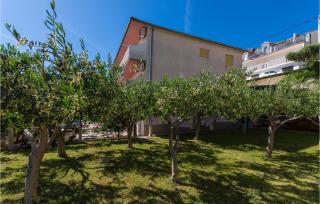 Gorgeous Apartment In Duce With Wifi - 9