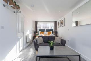 Stunning 5-Bedroom 4-Bath Home with Parking - - 6