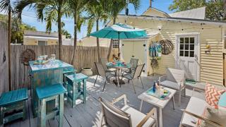 The Mellow Macaw by Last Key Realty - 8