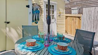 The Mellow Macaw by Last Key Realty - 7