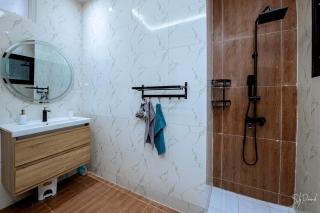 Villa Bonapriso-Hydrocarbures luxueux Consierge , gardien ,WiFi , groupe électrogène - Douala - 3