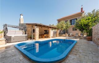 Gorgeous Home In Betina With Kitchen - Betina - 0