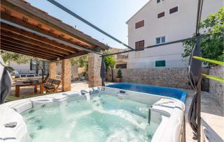 Gorgeous Home In Betina With Kitchen - Betina - 8