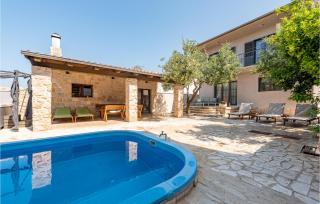 Awesome Home In Betina - 2