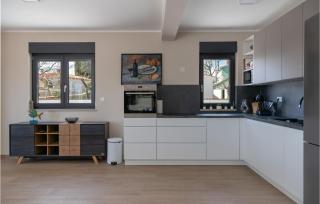 Cozy Home In Krnica With Kitchen - Krnica - 4