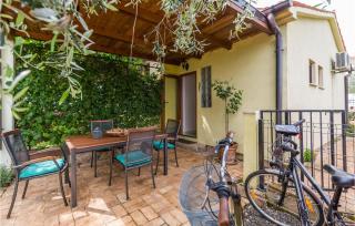 Nice Apartment In Jadreski With Wifi - 1