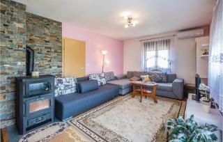 Lovely Home In Pula With Kitchen - Pula - 4