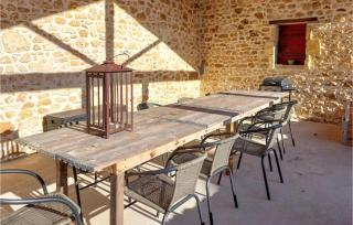 Awesome Home In Lussas Et Nontronneau - Lussas-et-Nontronneau - 2
