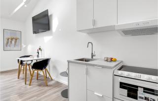 1 Bedroom Nice Apartment In Svaneke - 6