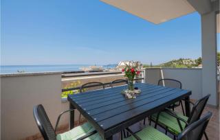 Three-Bedroom Apartment In Makarska - 1