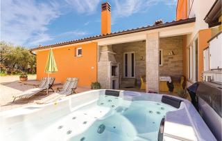 Awesome Home In Vodnjan With Jacuzzi - Vodnjan - 3