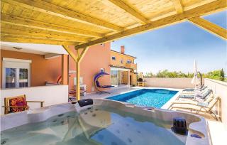 Awesome Home In Vodnjan With Jacuzzi - Vodnjan - 2