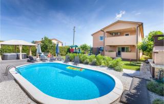 Awesome Home In Marcana With Jacuzzi - 0