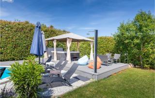 Awesome Home In Marcana With Jacuzzi - 9