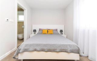 Five-Bedroom Holiday Home In Kastel Kambelovac - 7