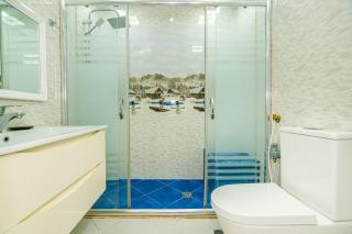 Spacious Downtown Apartment with City View - Bakoe - 8