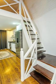 Spacious Downtown Apartment with City View - Bakoe - 1