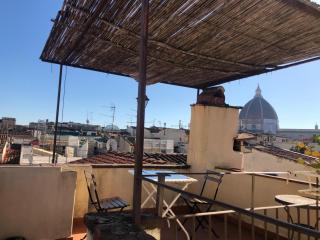 A refuge with a terrace overlooking the Duomo - Florence - 9